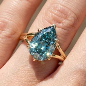 Cyan Blue Pear Moissanite Engagement Ring - 14K Gold Split Shank