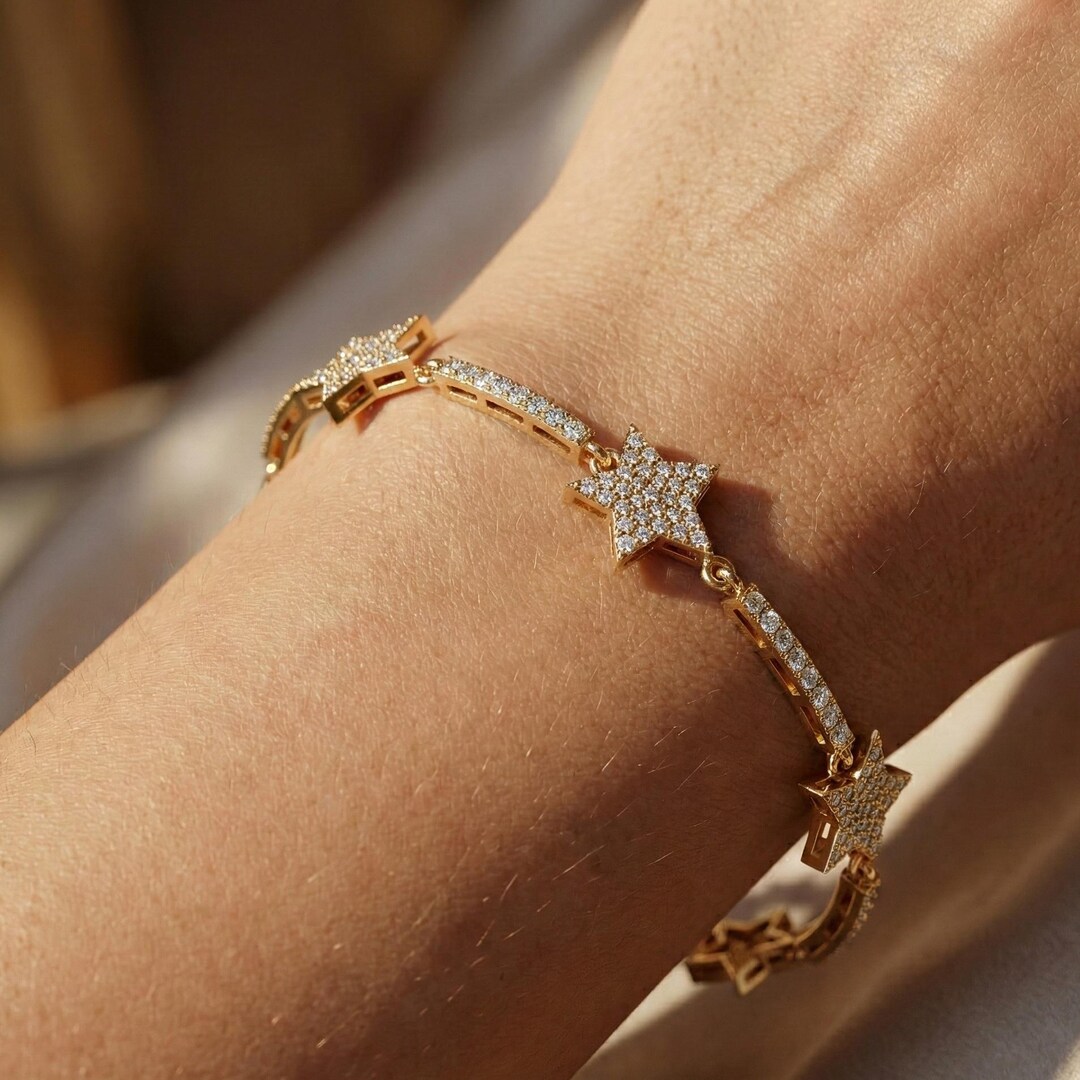 Star Link Bracelet in 14K Yellow Gold, 2.19 TCW Round Cut Lab
