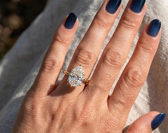 9.00 Carat Pear Cut Solitaire Engagement Ring, 14K Gold, Massive Large Statement Teardrop Ring, IGI Certified DE VVS2 Lab Grown Diamond