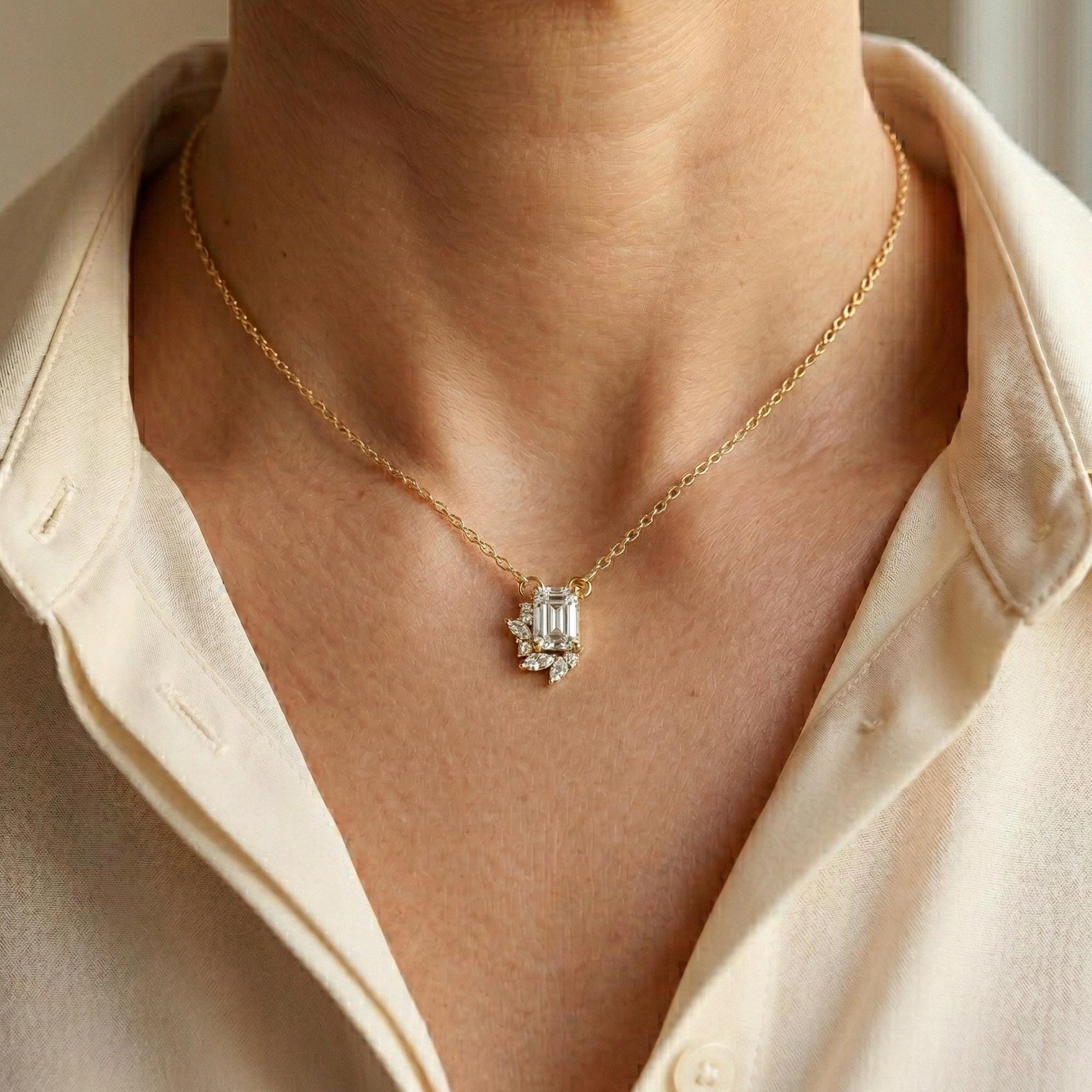 エメラルドカット ラボダイヤモンド ハローペンダントネックレス、14K