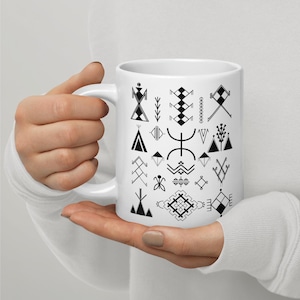 Amazigh Becher. Berber Tattoo. Amazigh Berber Becher. Tifinagh Symbole. Amazigh Frau Becher. Berber Amazigh. Afrikanische weiße glänzende Tasse. Amazigh Druck