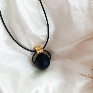 Silicone nursing necklace black and gold detail, breastfeeding fiddle jewelry for mum/ a new baby gift