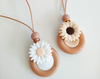 Daisy Breastfeeding Necklace| feeding Necklace | Baby Sensory Jewelery | nursing fiddle chain flower green/peach babywearing aid