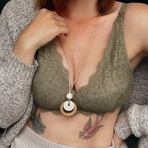 floral breastfeeding necklace worn by mum