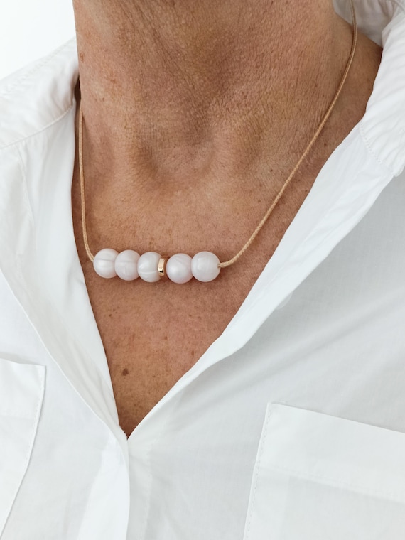 Silicone Nursing necklace for breastfeeding mum with gold and pearl effect beads.