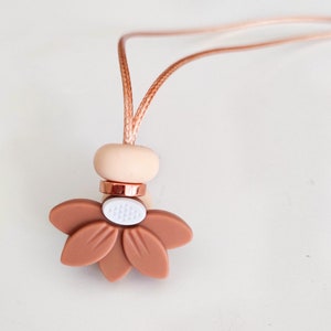 Lily Bloom breastfeeding nursing pendant flower inspired mum fiddle necklace, gift for new mums/ accessory for nursing.