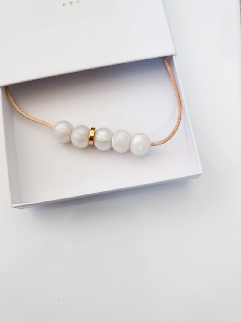 Silicone Nursing necklace for breastfeeding mum with gold and pearl effect beads. image 15