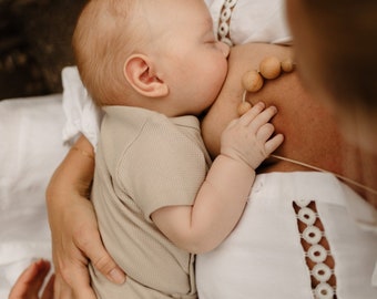 Fidget breastfeeding /Fiddle nursing necklace fiddle beads made from beechwood, breastfeeding and calming sensory necklace mum/ new baby