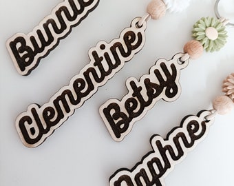 Name keyring with personalization, wooden and beaded keychain. children's bag tag with name detail and flower detail