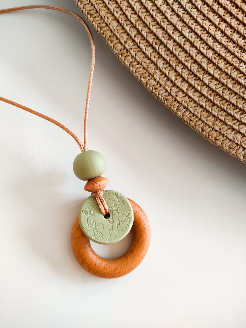 natural wood sage green floral breastfeeding and nursing necklace organic feeding and baby wearing aid for mum image 2