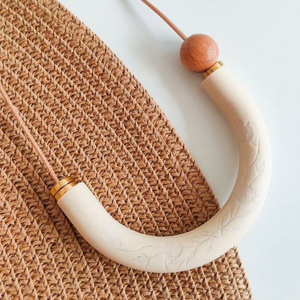wooden cream silicone breastfeeding and nursing necklace | organic feeding and baby wearing aid for mum