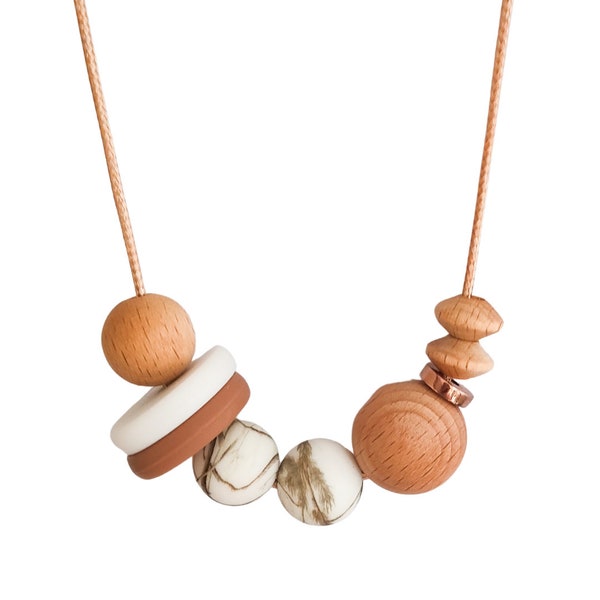 Breastfeeding nursing necklace with beechwood and silicone flower detail for fidget and feeding | Perfect for babywearing.