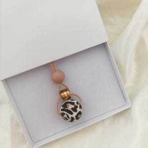 Leopard breastfeeding Necklace/feeding Jewelry ,sensory necklace for baby, nursing fiddle chain for mum leopard print and gold