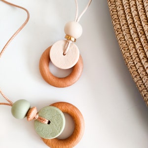 natural wood sage green floral breastfeeding and nursing necklace organic feeding and baby wearing aid for mum image 1