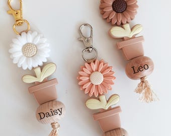 Personalized keyring Back to school bag tag, Silicone beaded key chain with name. Flower keyring with engraving. Easy zip pull.