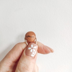 name engraved on wooden bead for breastfeeding necklace example