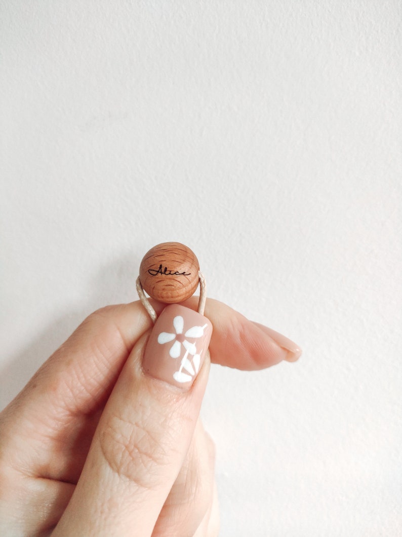 name engraved on wooden bead for breastfeeding necklace example