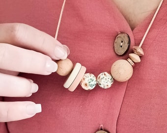 baby wearing and Breastfeeding fiddle necklace with beechwood and silicone flower detail for nursing and feeding | Fidget necklace for mum