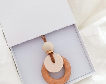 Cream Silicone and wood breastfeeding Necklace | personalized mum gift | feeding necklace | Nursing necklace | Breastfeeding mum gift