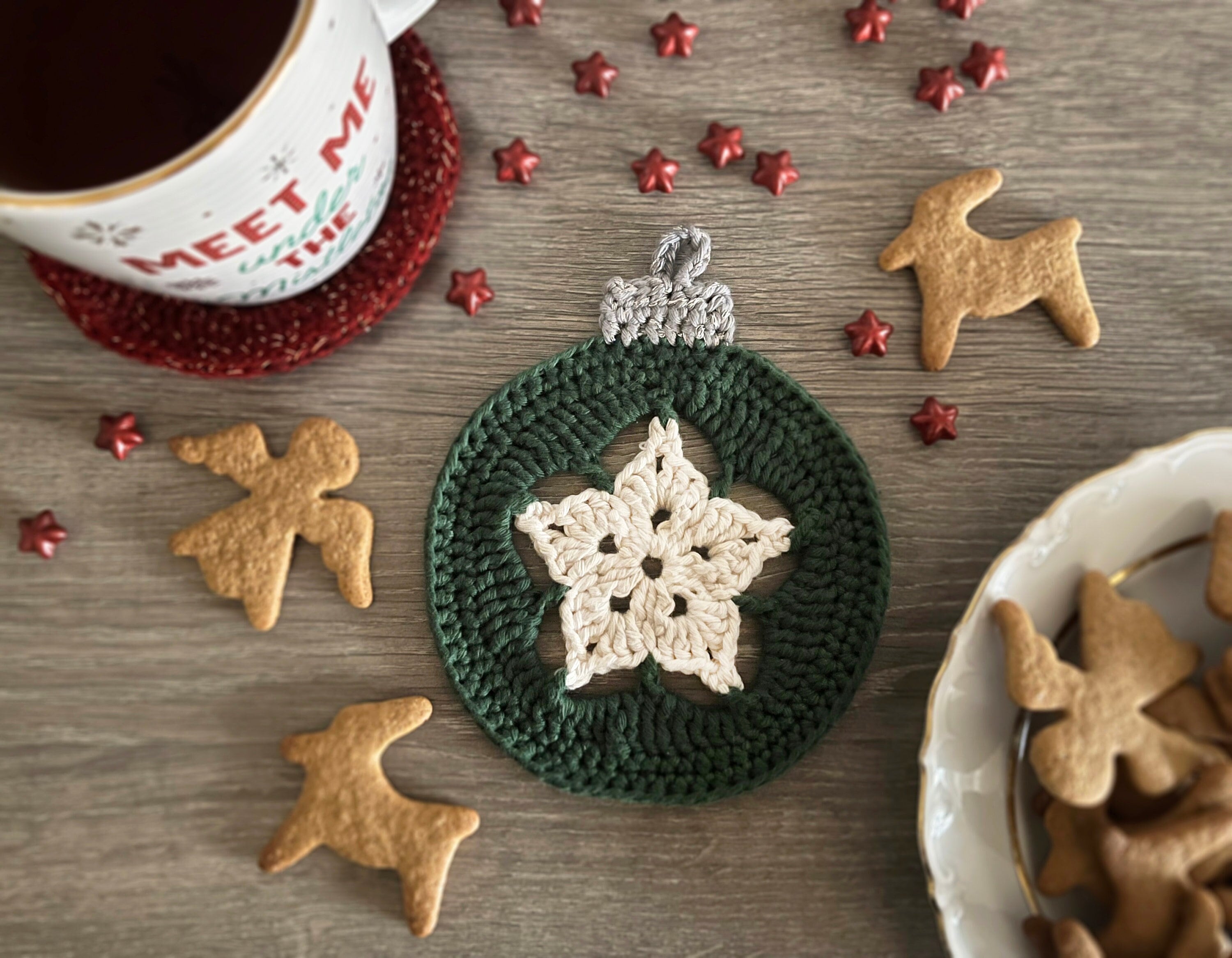 39 Christmas Coaster Crochet Patterns for Festive Table Decor, Gifts, and Cozy Holiday... 21 Crochet Pattern Bauble Bauble Christmas Coaster