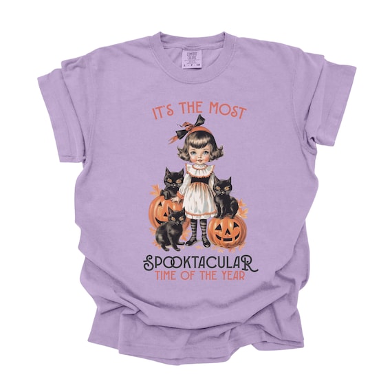 Spooktacular Time of Year Tee - Retro Vintage Halloween Cat & Jack O' Lantern Design - Creepy Classic Shirt for Vintage Tshirt Lovers