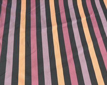 Tela para traje de baño de nailon y elastano con textura acanalada, estampada a rayas y elástica en 4 direcciones, por metro