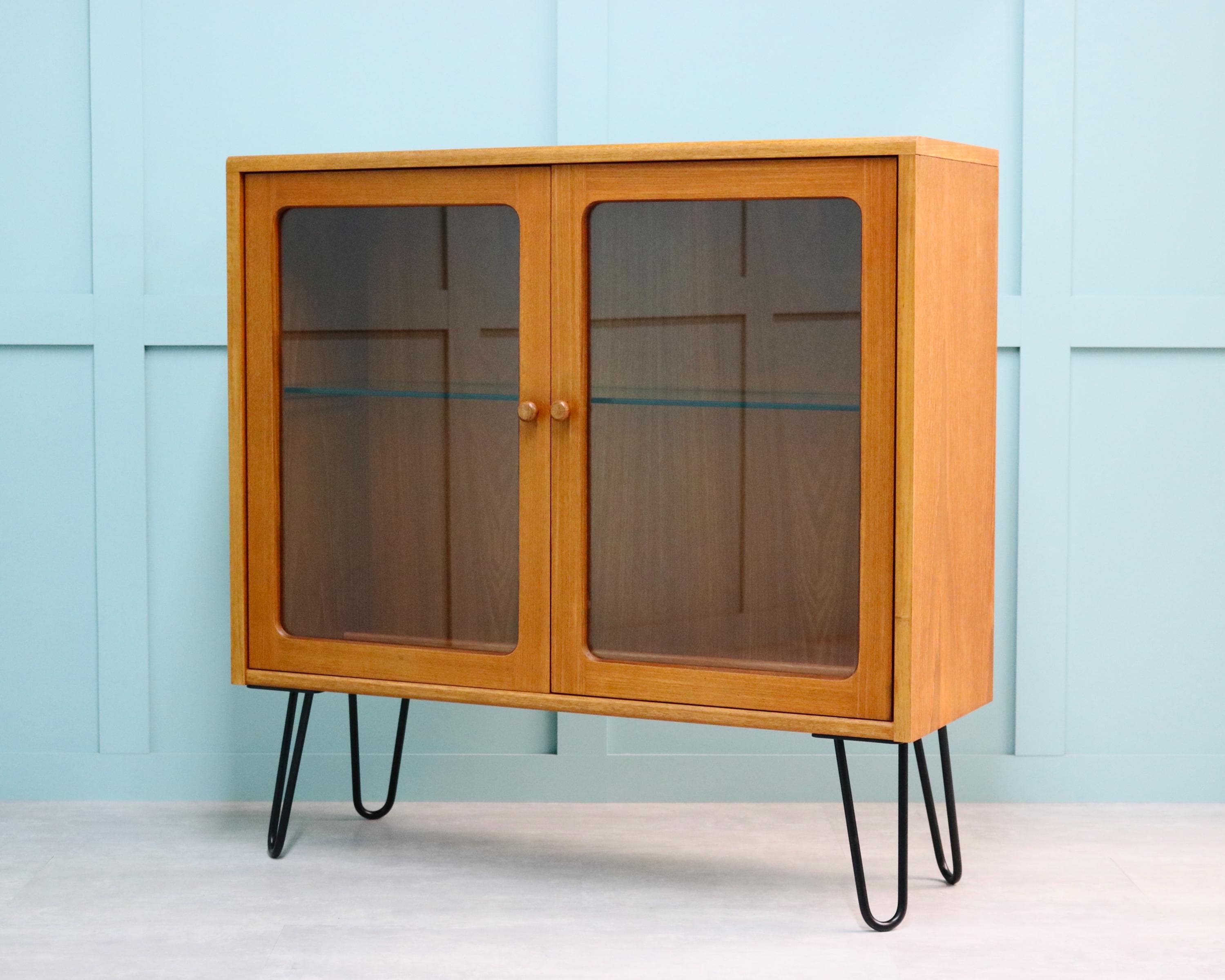 キャビネット　ミッドセンチュリー Mid century modern china cabinet - Etsy 日本
