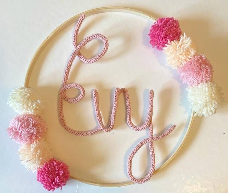 Accroche Murale Personnalisée en Tricotin avec Prénom