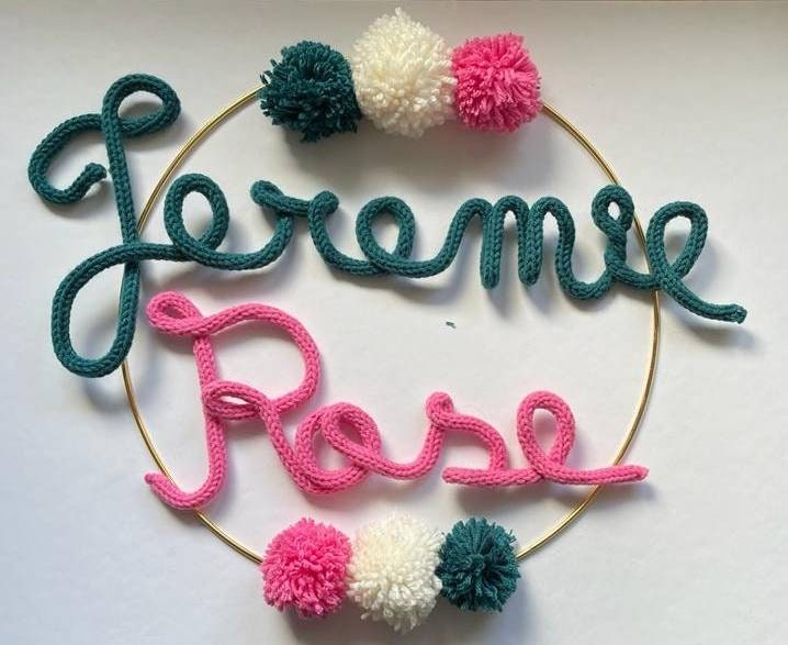 Accroche Murale Personnalisée en Tricotin avec Deux Prénoms