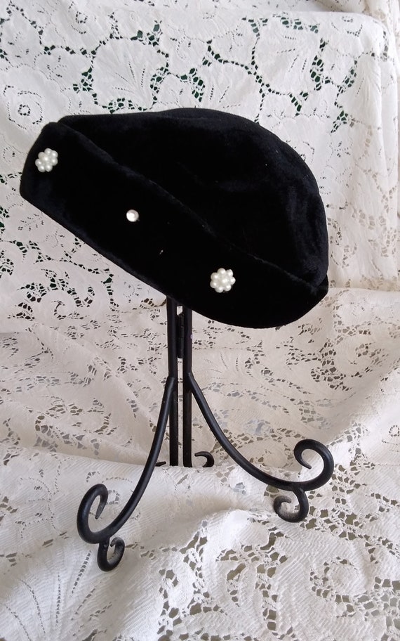 Vintage 1950's Black Velvet Half Hat With Faux Pe… - image 1