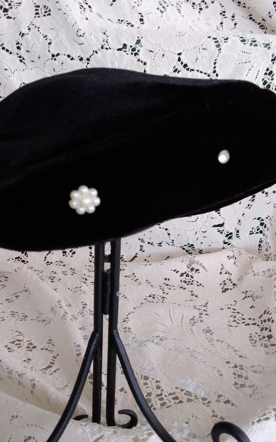 Vintage 1950's Black Velvet Half Hat With Faux Pe… - image 4