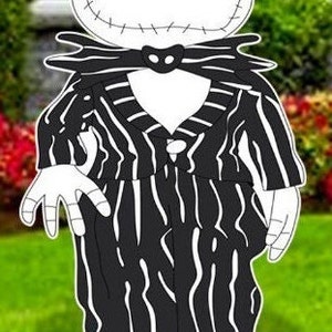 K&ouml;nnte beinhalten: Schwarz-wei&szlig;es Ausschnittbild von Jack Skellington aus Nightmare Before Christmas, der einen Nadelstreifenanzug mit Fliege tr&auml;gt.