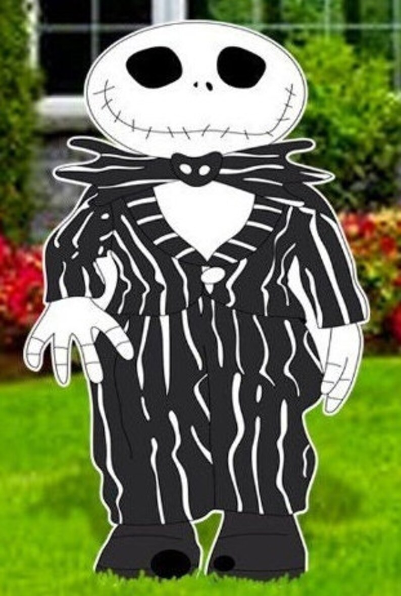 K&ouml;nnte beinhalten: Schwarz-wei&szlig;es Ausschnittbild von Jack Skellington aus Nightmare Before Christmas, der einen Nadelstreifenanzug mit Fliege tr&auml;gt.
