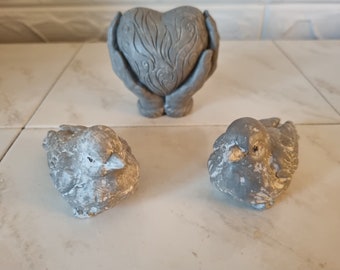 Keramikfigur grau Herz in Händen + Vögel 3er Set Figur Deko handgegossen