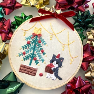 DIY embroidery kit Christmas ＆Cat 6 inch/ cute fox hand embroidery/ easy beginner/ Christmas décor/ hand made kit/ Christmas tree design