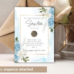 Een gelukkige bruiloft van zes pence, gemonteerd op een gepersonaliseerde kaart voor de bruid op haar trouwdag om in haar schoen te plaatsen Kraft envelop 5 x 7 inch 51