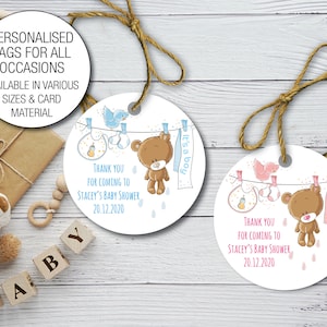 Etiquetas personalizadas para recuerdos de baby shower, etiqueta circular con bonito osito de peluche, etiquetas colgantes para regalo de botella de vino, banderines para niño y niña 53