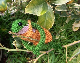 Grenouille en salopette au crochet Amigurumi Froggie Doll, binôme de bureau grenouille des montagnes, grenouille verte