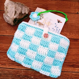 Protège-carnet de chèques au crochet, bleu menthe et blanc, protège-carnet de chèques, cadeau de fête des mères pour les amoureux des livres image 4