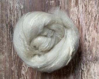 Finn Wool Silk Blend Batt for Spinning and Felting.  3.4 oz Natural Gray, Cream, Beige. Drum Carded By Hand, Roving for Fiber Art.