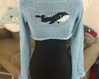 Suéter corto de ballena azul