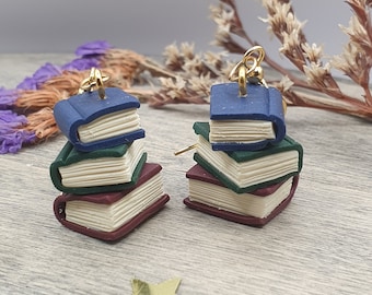 Stapel Bücher Ohrringe für Leseratten: rot, blau + grün, kleine Kawaii Bücher, Edelstahl, Polymer Clay, Handgemacht | von LittleLuxLabel