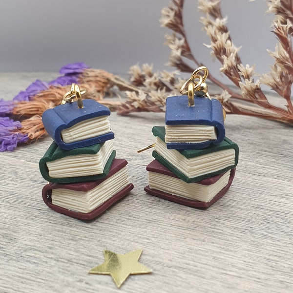 Stapel Bücher Ohrringe für Leseratten: rot, blau + grün, kleine Kawaii Bücher, Edelstahl, Polymer Clay, Handgemacht | von LittleLuxLabel