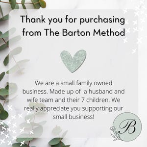 K&ouml;nnte beinhalten: Wei&szlig;e Karte mit dem Text "Vielen Dank f&uuml;r Ihren Einkauf bei The Barton Method". Ein hellgr&uuml;nes Herz befindet sich in der Mitte. Der Text darunter lautet "Wir sind ein kleines Familienunternehmen."