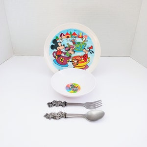 Disney Mickey Mouse Christmas Red Dinnerware Set 5, Plate,Bowl,Cup, Fork &  Sppon