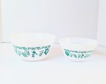 2 vintage Federal USA heat proof glass bowls