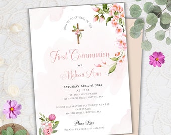 Pode incluir: Um design floral rosa e verde com uma cruz e o texto "Join us to celebrate the First Communion of Melissa Ann" em um fundo branco. O convite inclui a data, hora e local do evento, bem como o endereço para uma celebração de jantar que seguirá.