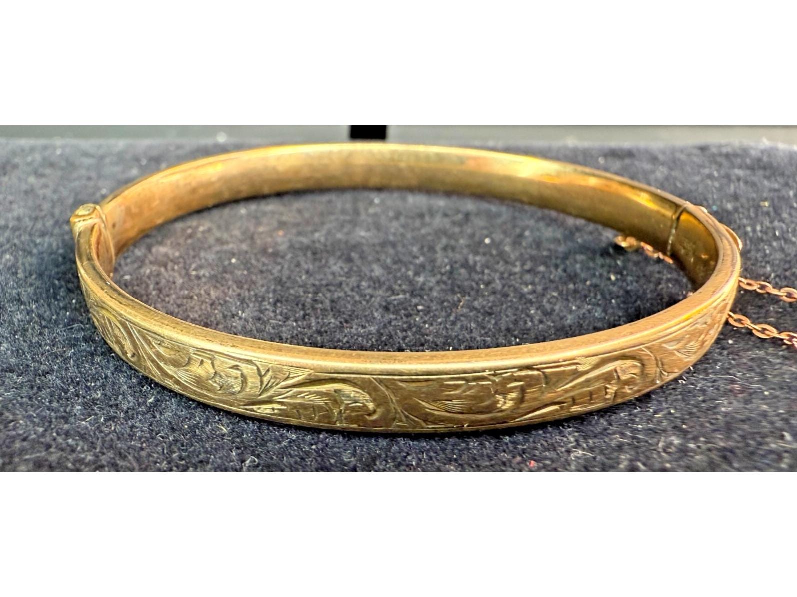 Vintage 9ct Rolled GOLD BANGLE BRACELET - Metal Core - 8.7 Grams