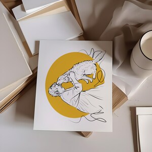 Op de afbeelding: Een zwart-witte lijntekening van een persoon die een hond omhelst. De tekening is geplaatst op een gele cirkel.