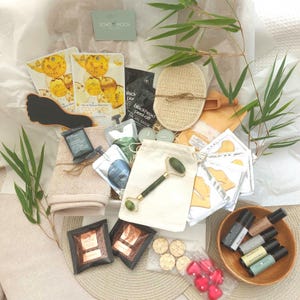 Couples Home Spa Gift Set: Relaxation Pamper Hamper, Sharing Gift Box